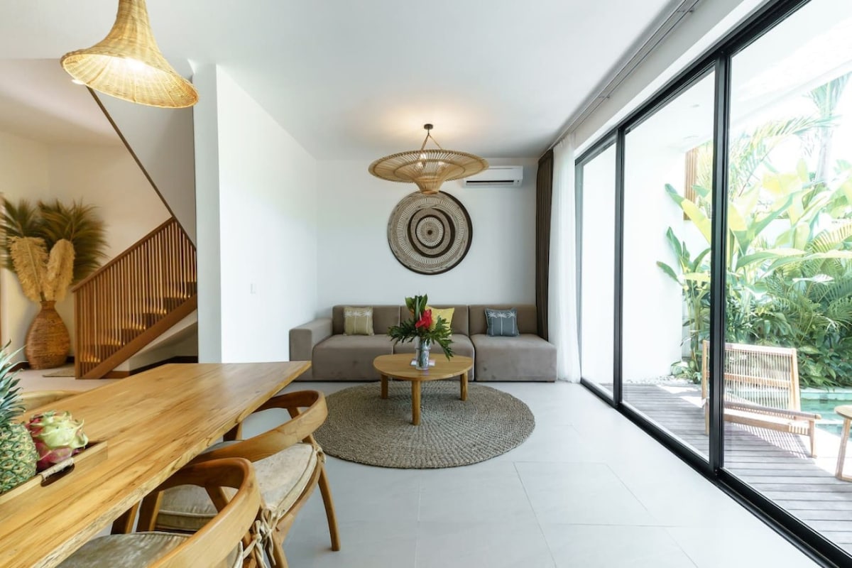 Bali Bliss: Modern Villa with Pool