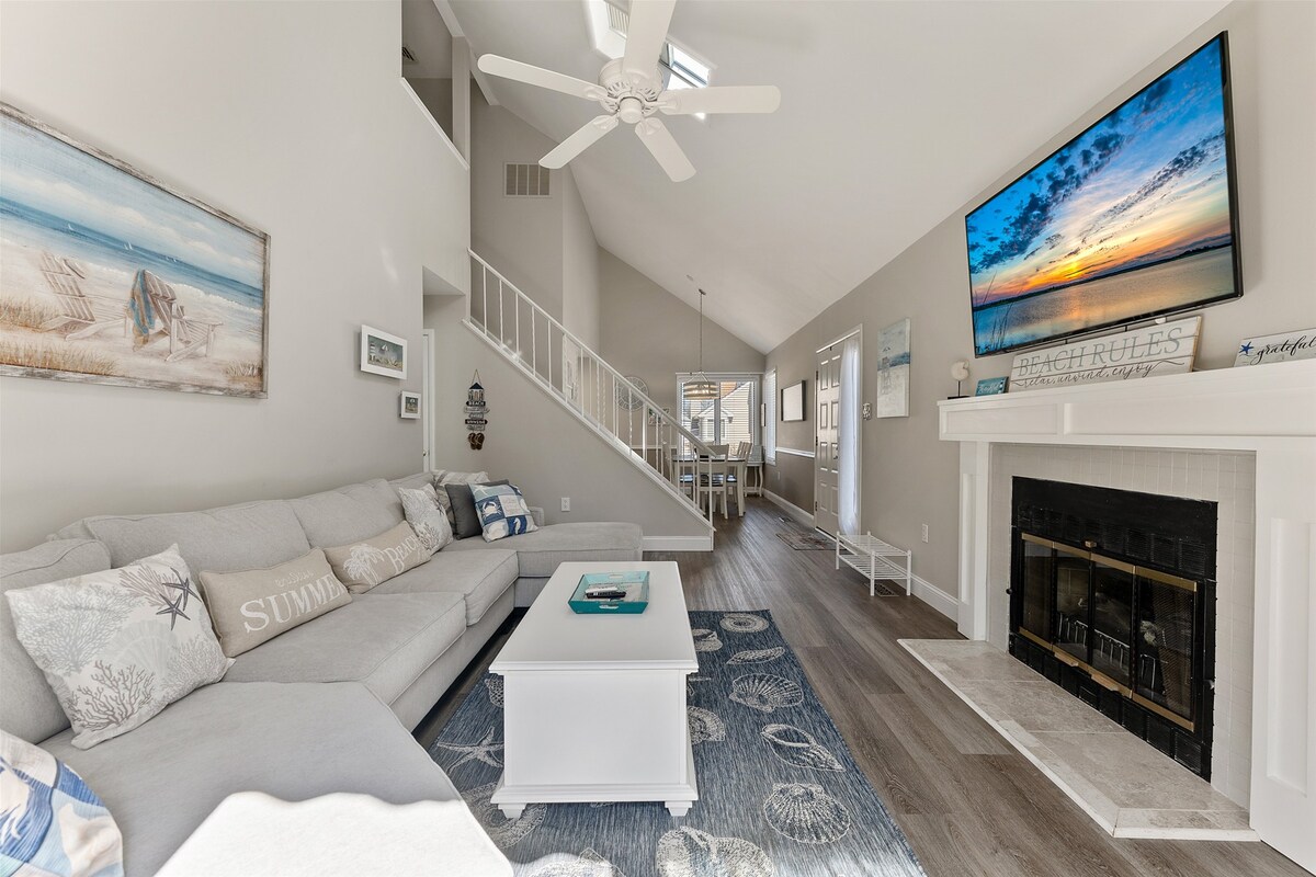 Beautifully Renovated Townhome in Diamond Beach!