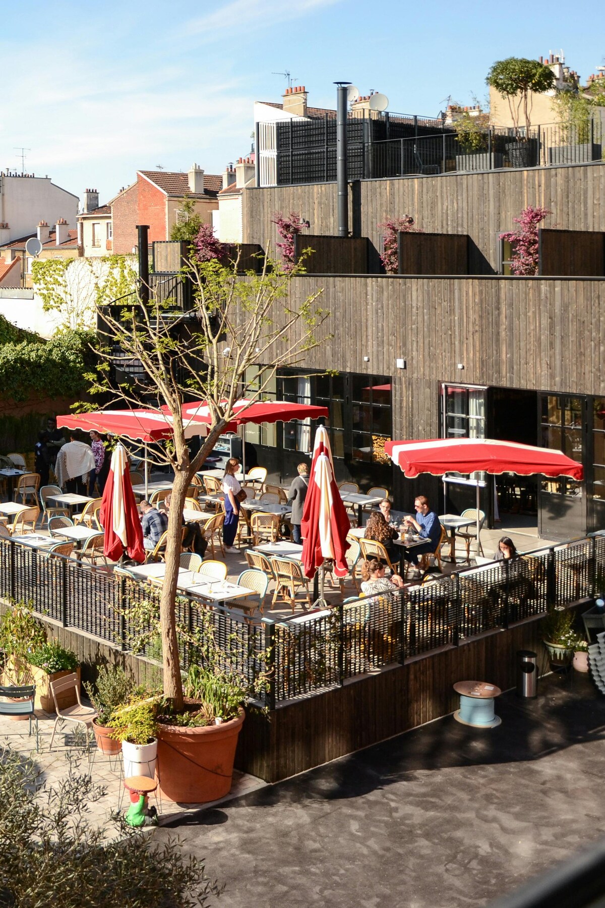 Room in the heart of the Saint Ouen flea market