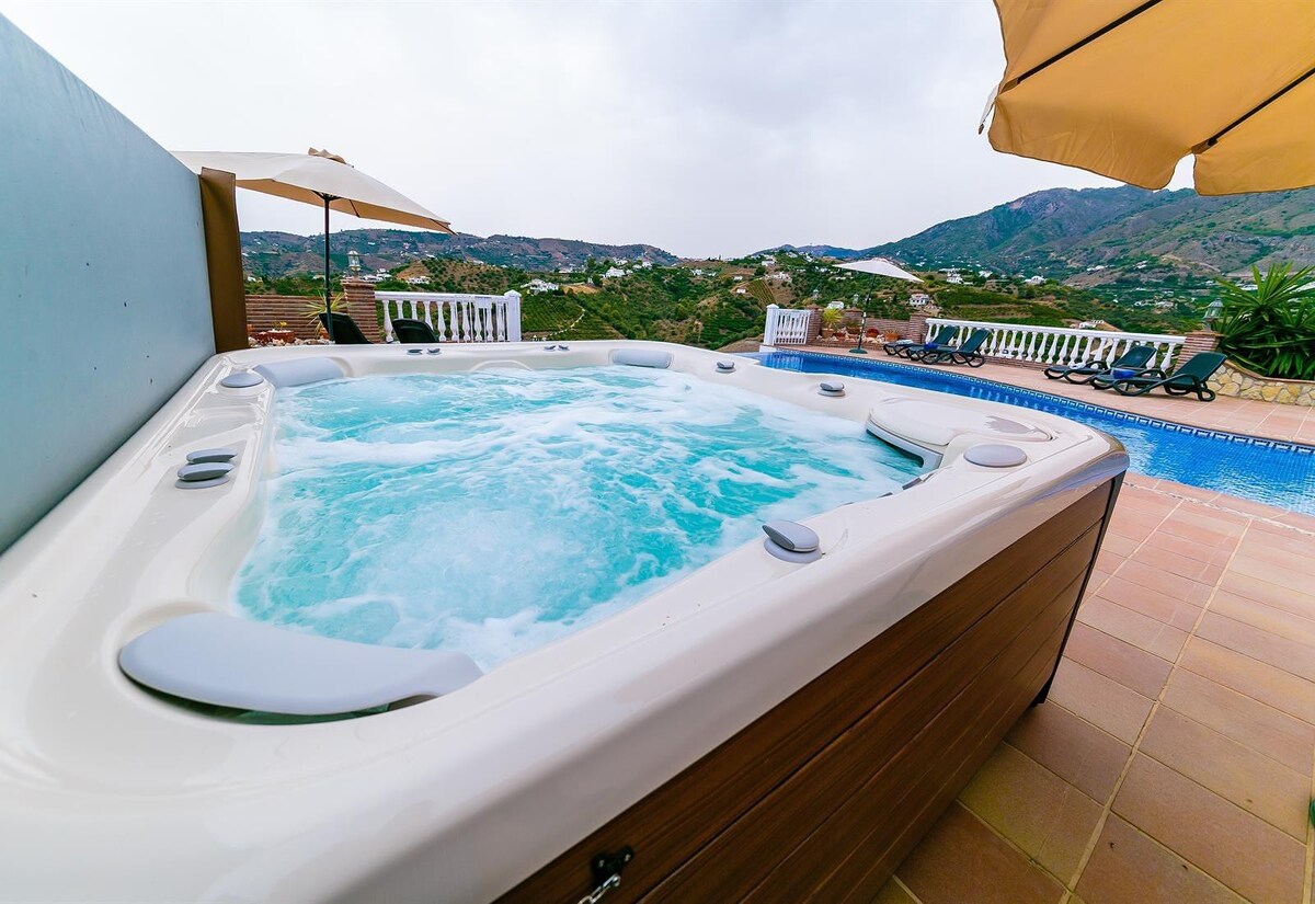 Villa With Infinity Pool Hot Tub