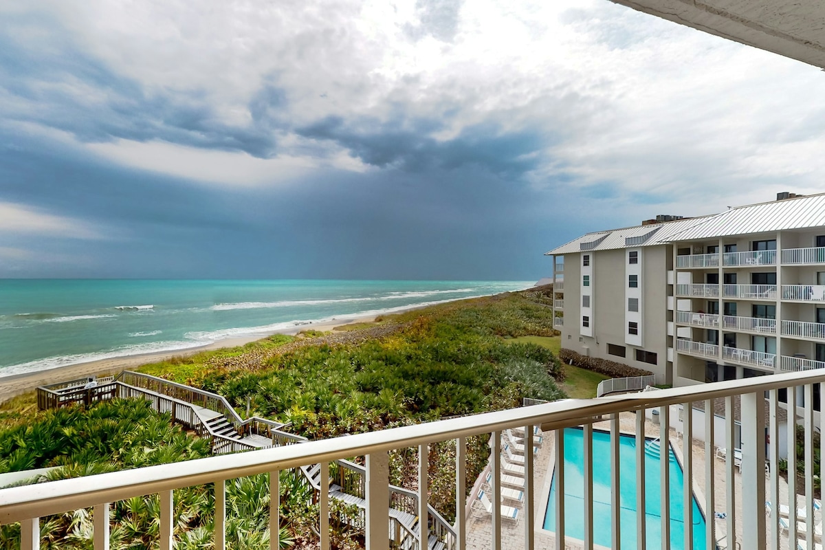Oceanfront, dog-friendly 1BR with pool & sunrises
