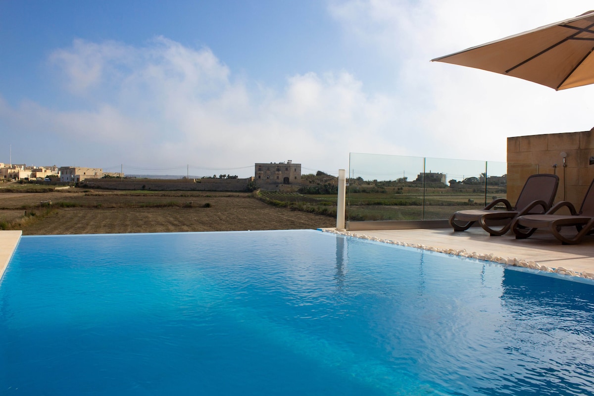 Kenn Gozitan villa and pool - Happy.Rentals