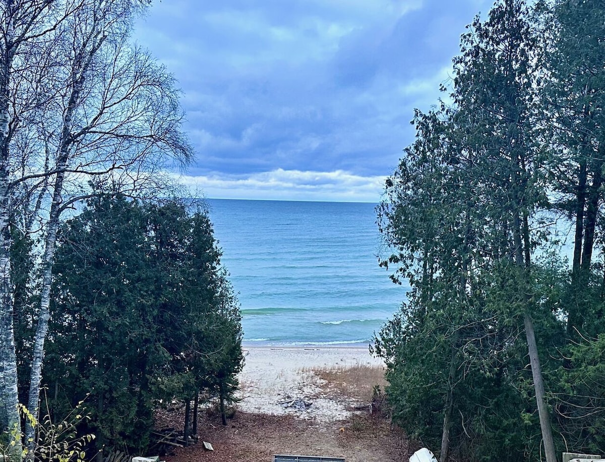 Huron Shores Hideaway- Just listed! On Lake Huron