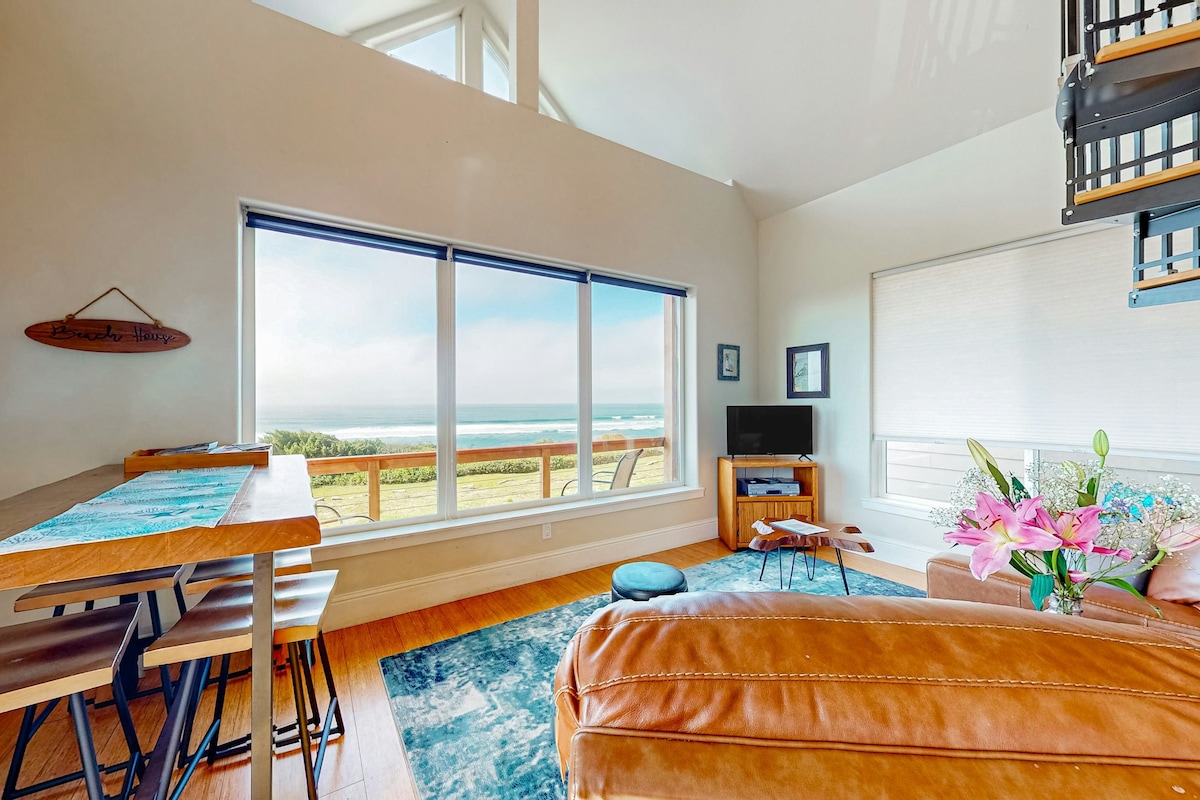 Oceanfront, dog-friendly 1BR with amazing views