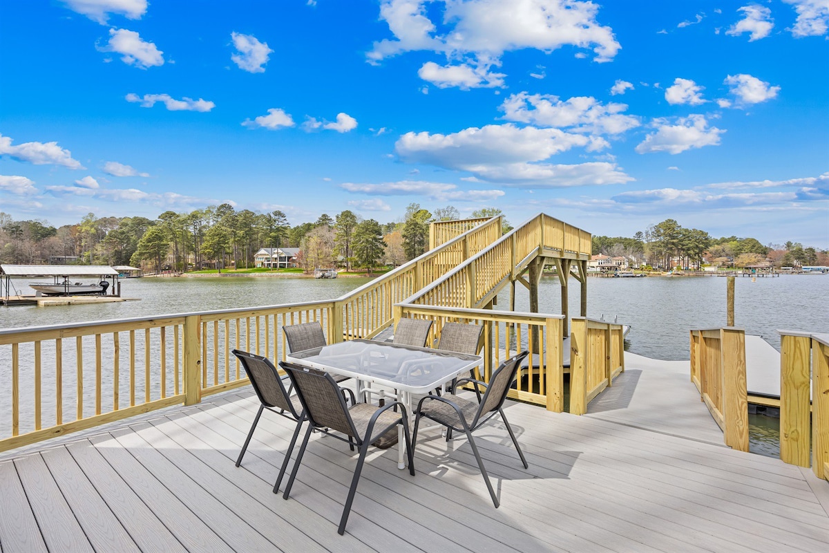 NEW! Log Cabin, 2-Story Dock, Amazing Lake Views!