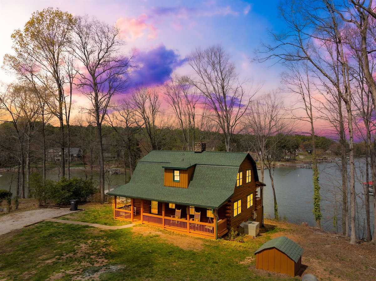 NEW! Log Cabin, 2-Story Dock, Amazing Lake Views!