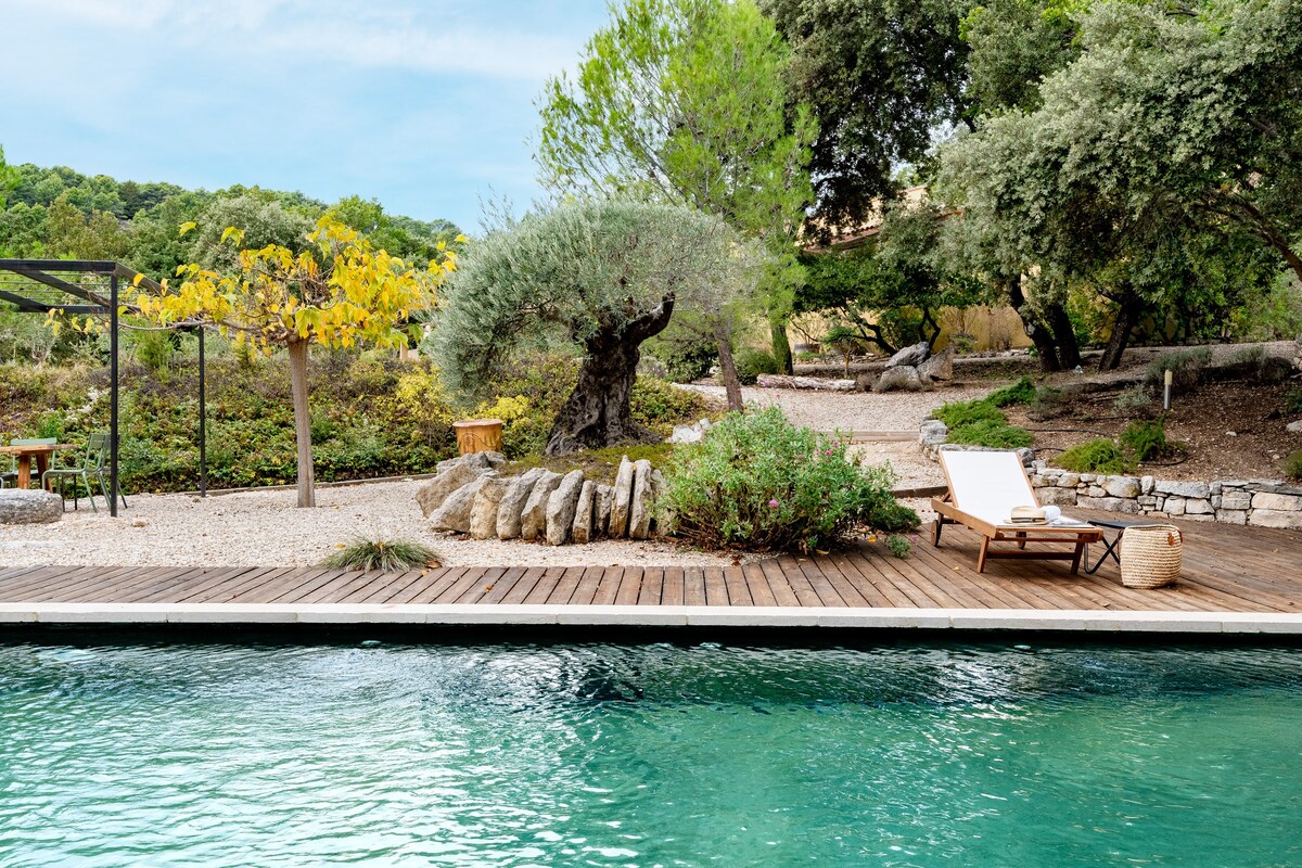 Property With Superb Views And Pool In The Luberon
