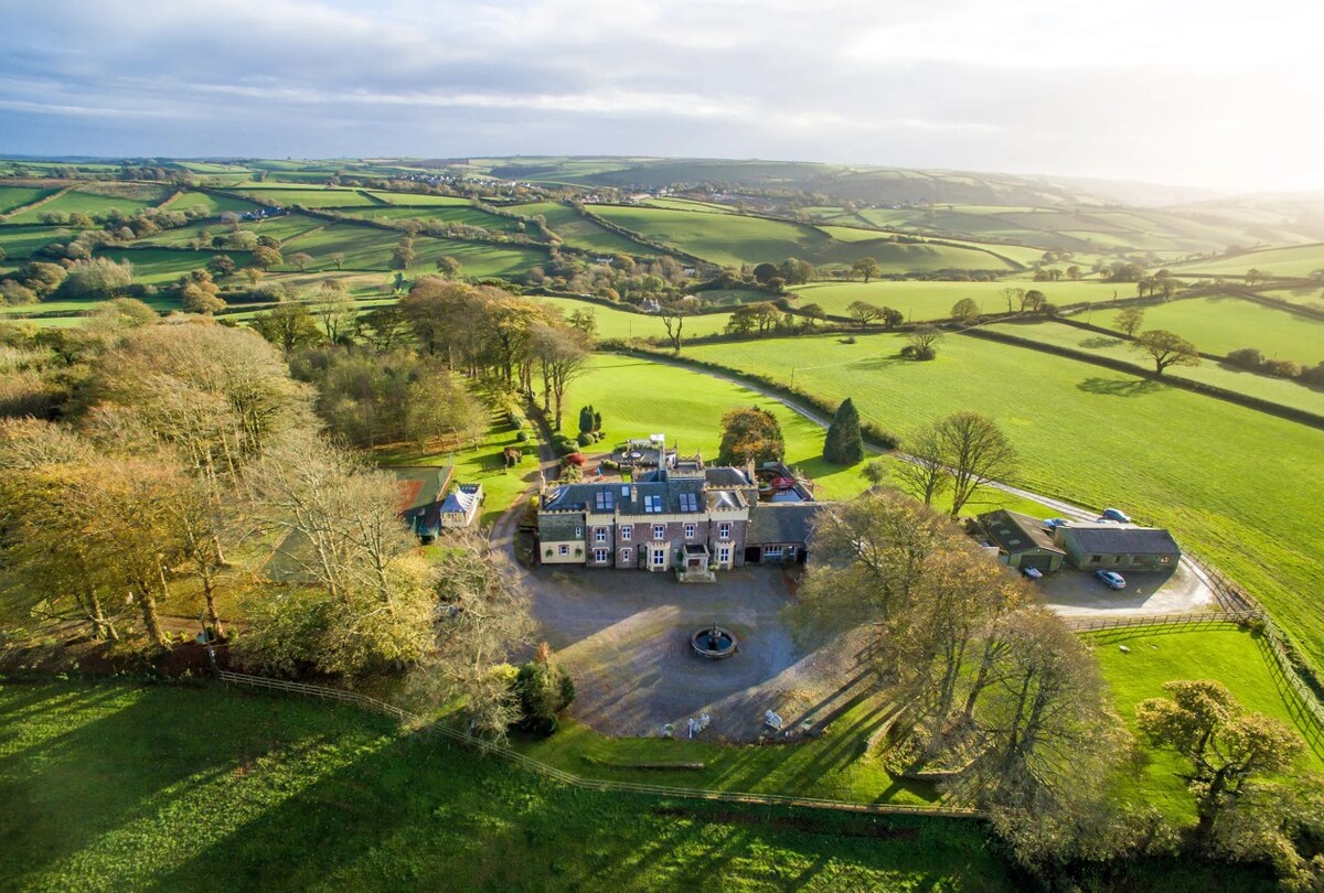 Ludbrook Manor and The Stables