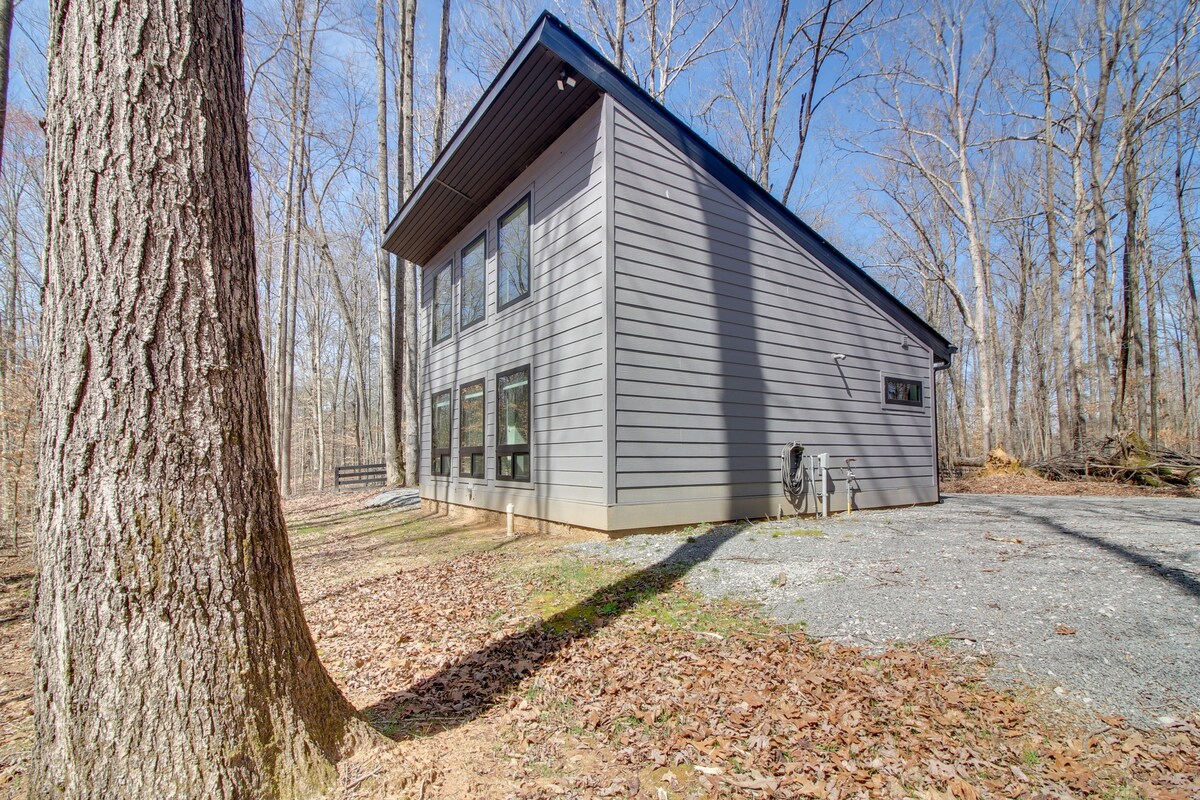 Tennessee Mountain Cabin w/ Grill & Fire Pit!