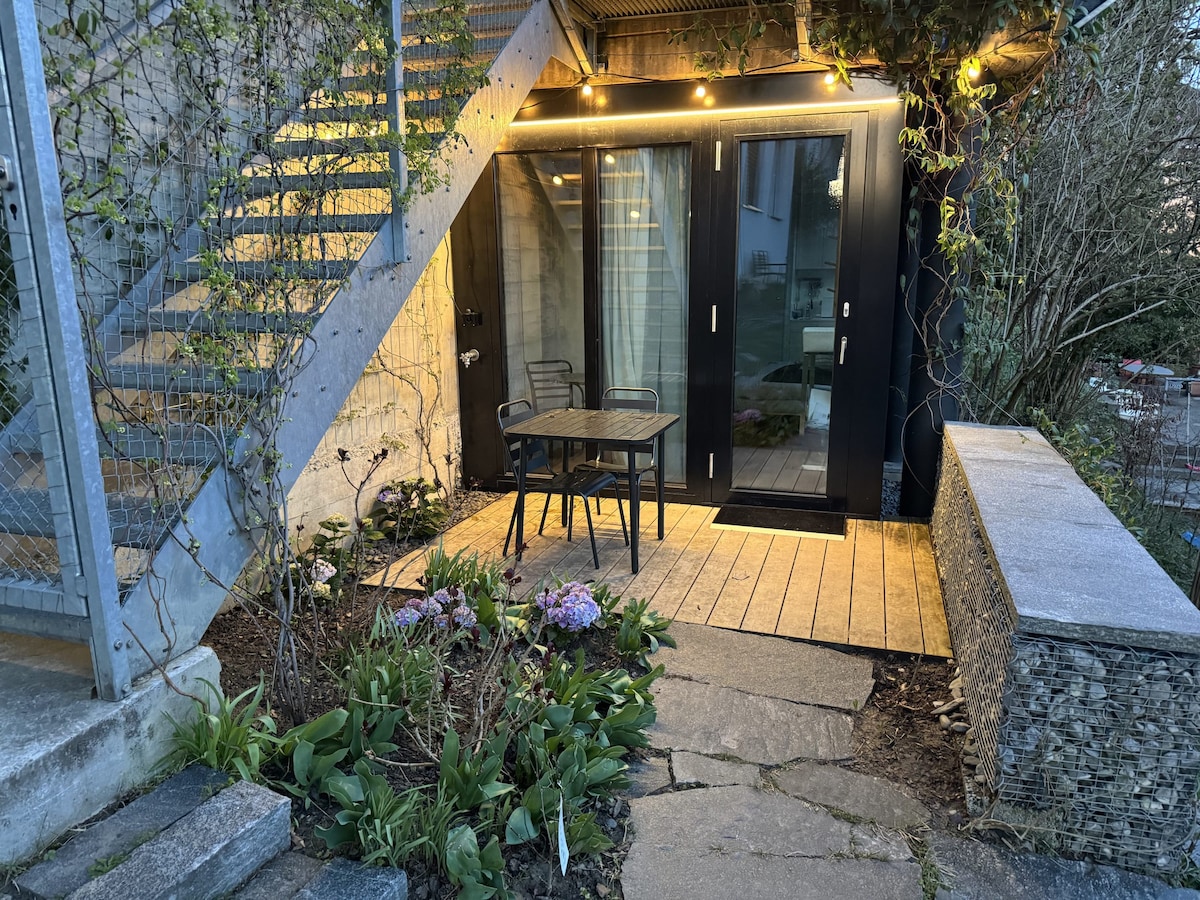 Charming Tiny Garden House for two