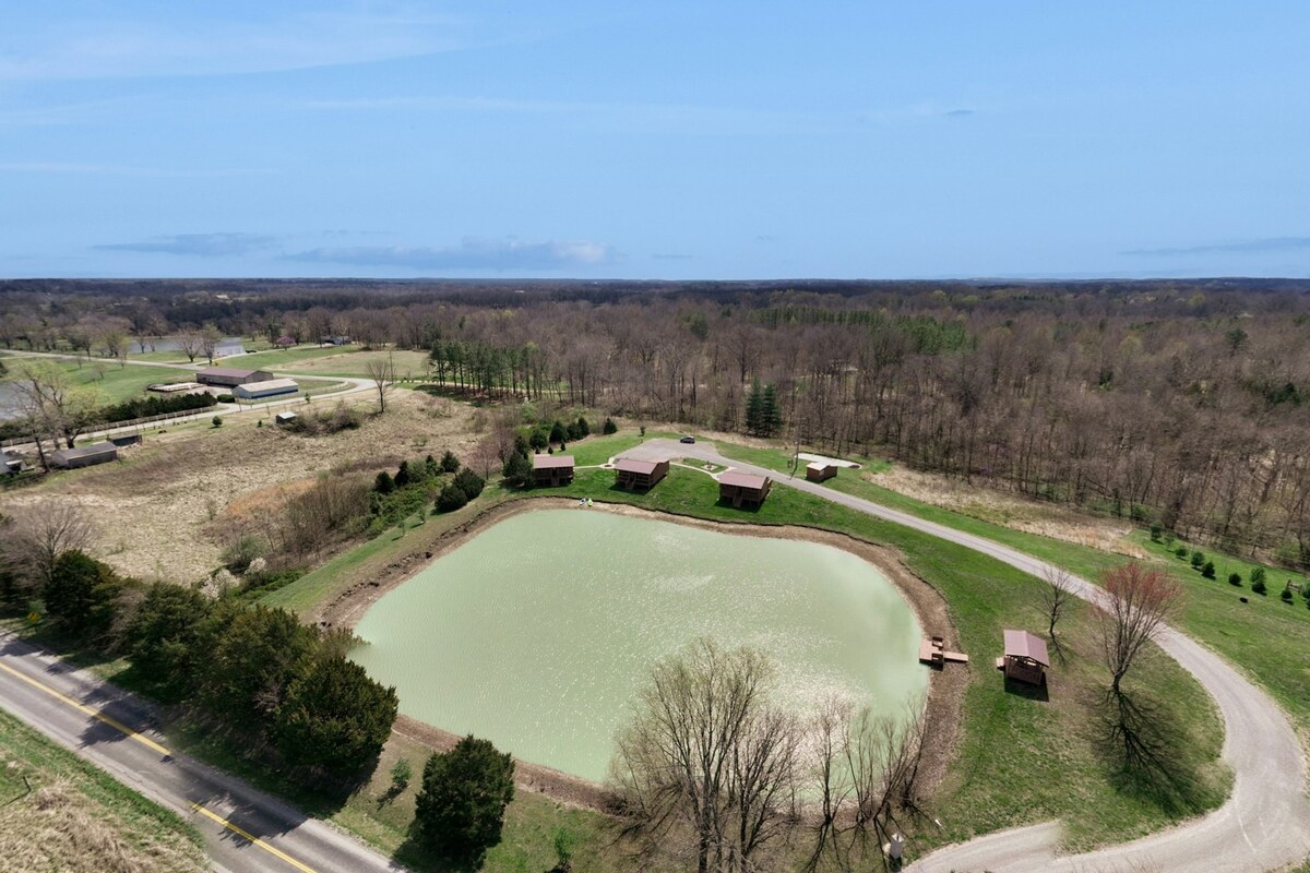 3 dog-friendly, lakefront cabins with firepit/pond