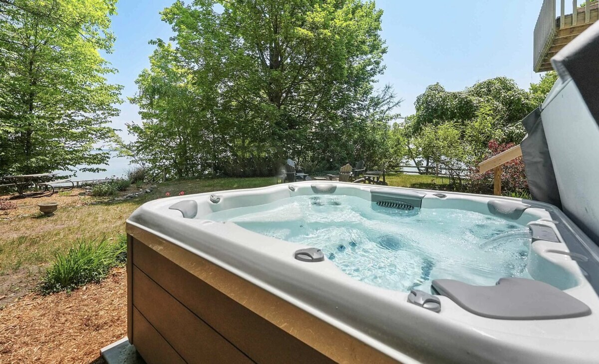 Private Waterfront on West Bay with Hot Tub!