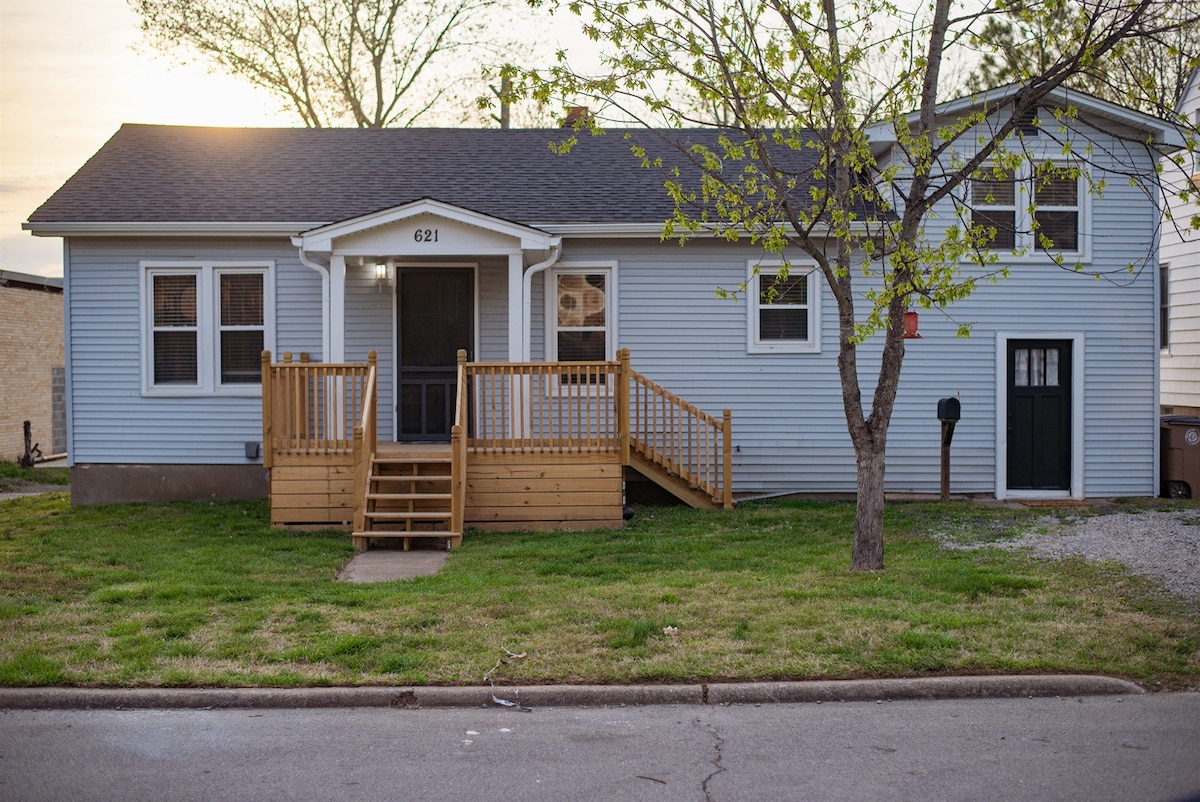 Next Door to Mercy Hospital-Pet Friendly-Fast Wifi