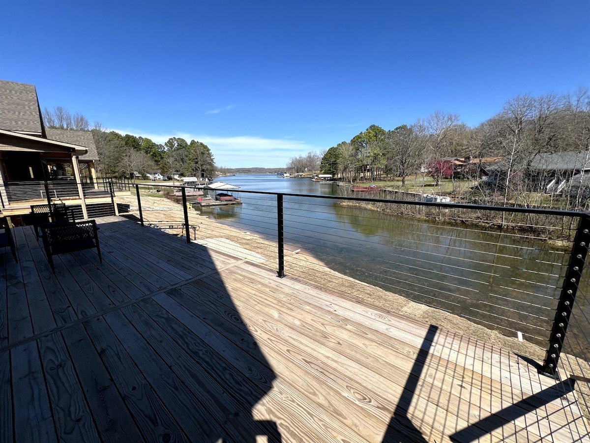 New Home - Thunderbird Lakefront - Large Deck