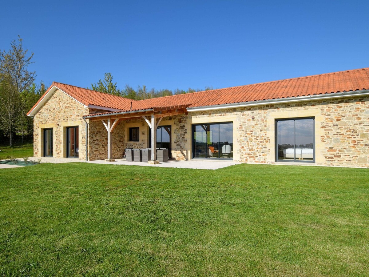 Holiday home near Saint-Médard-d'Excideuil