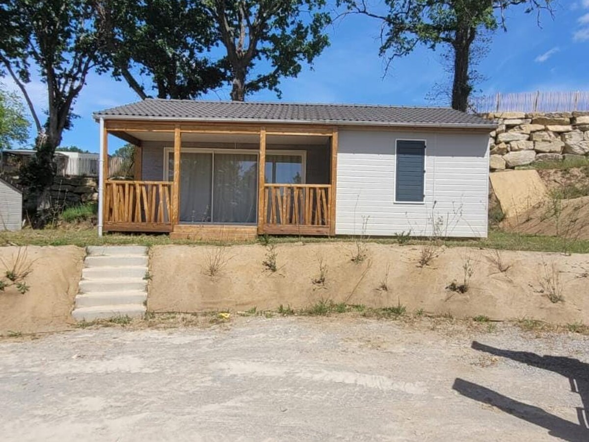 Chalet 2 chambres au calme avec piscine