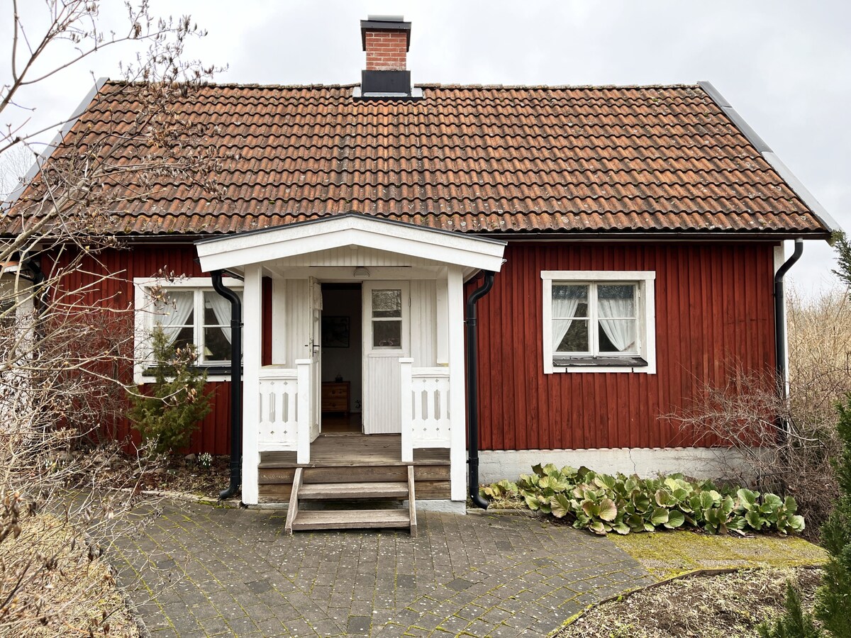 Red cottage with a nice view of the landscape, at