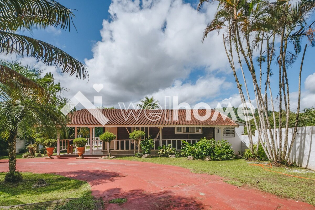 Casa linda com Piscina em Miracatu