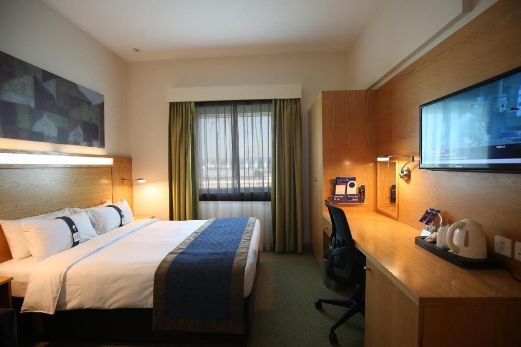 Standard Room Near Dxb Airport with Free Breakfast