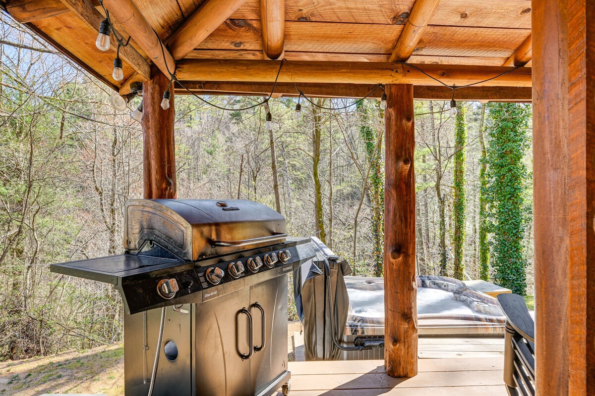 Stunning Georgia Cabin w/ Private Hot Tub & Views