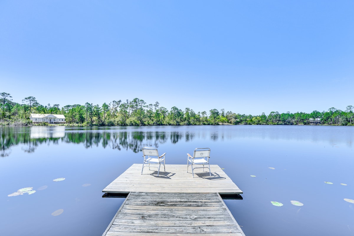 Lovely Carrabelle Home w/ Lake Views & Pool Access