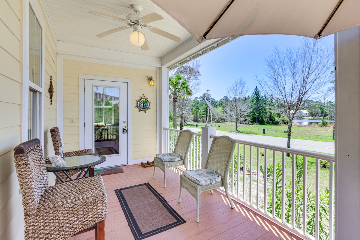 Lovely Carrabelle Home w/ Lake Views & Pool Access