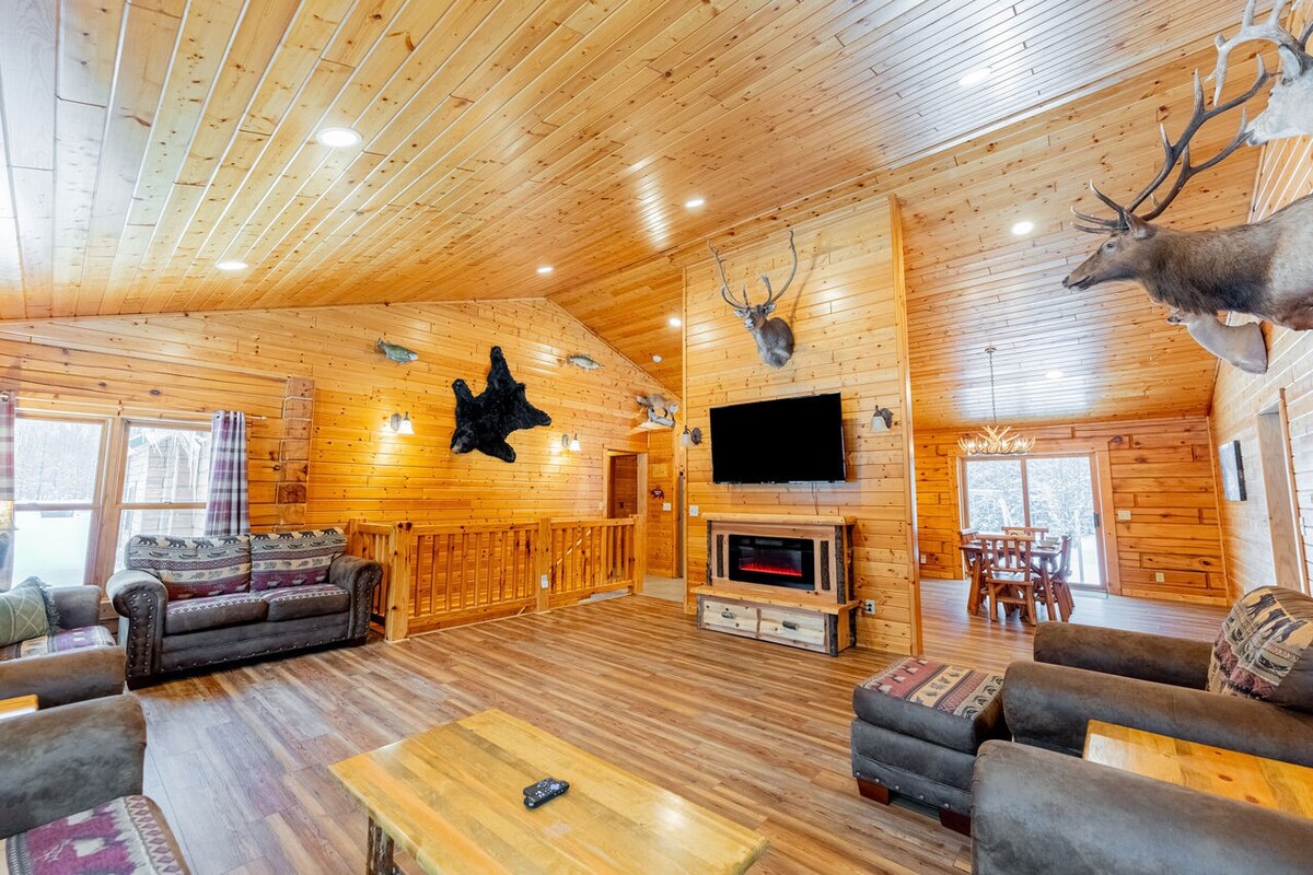 Cedar Pine Lodge and Trails End Barn-Just listed!