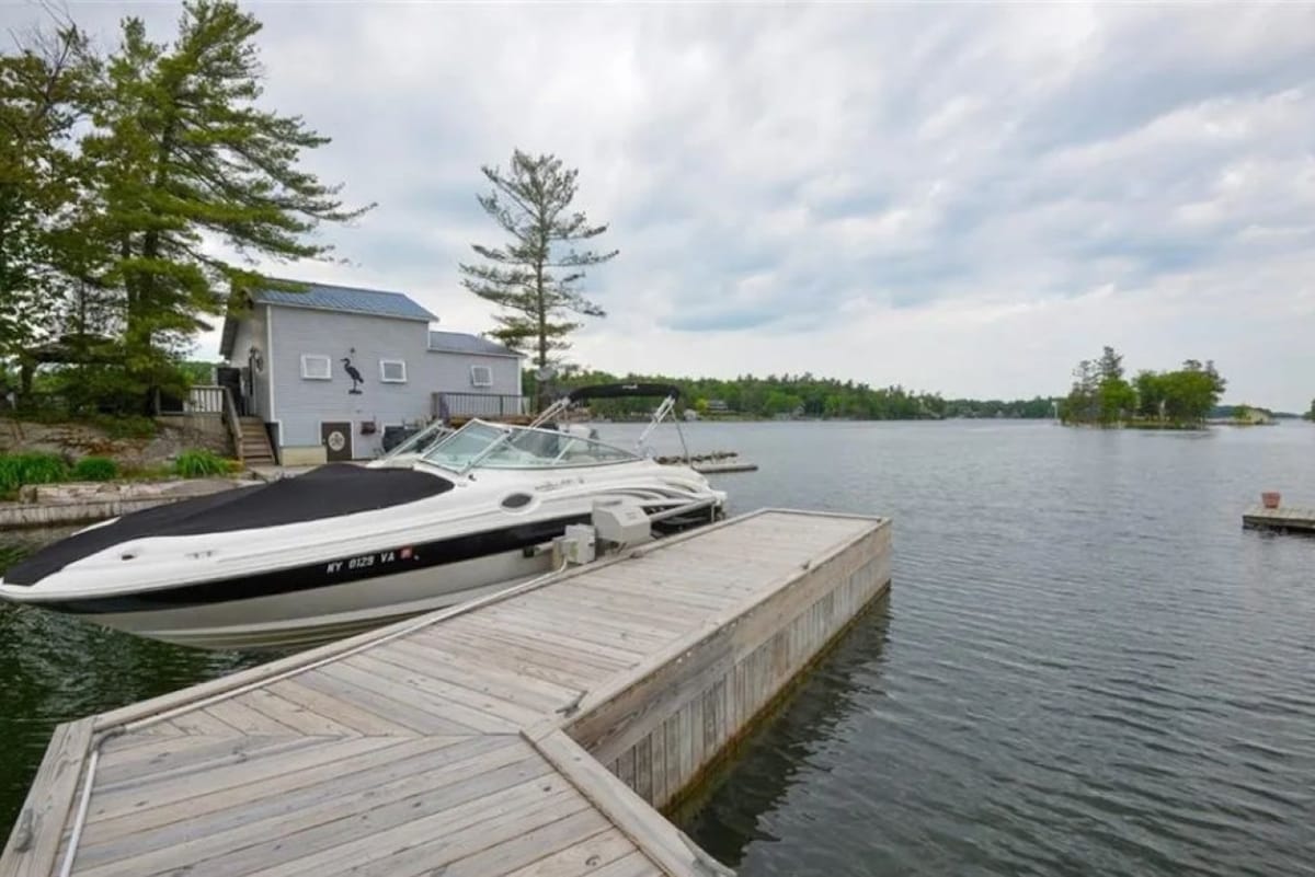 Riverfront Retreat: Dock access & Tanker Views