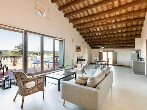 Montserrat apartment with terrace and pool