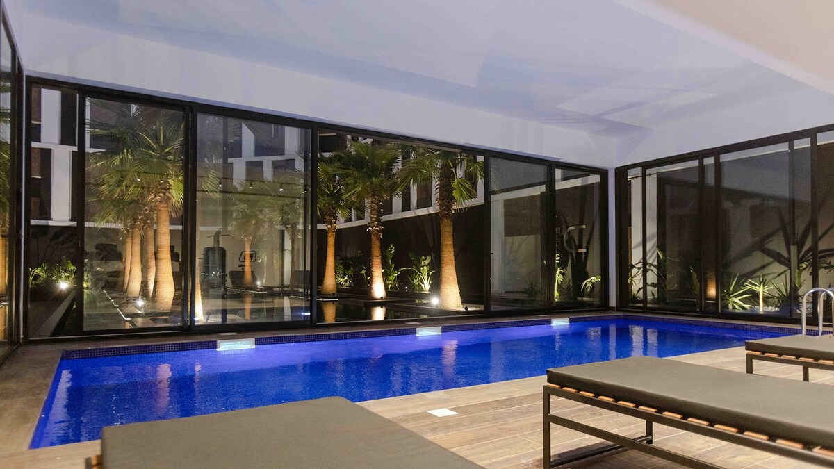 California Luxury Flat with Gym and swimming pool