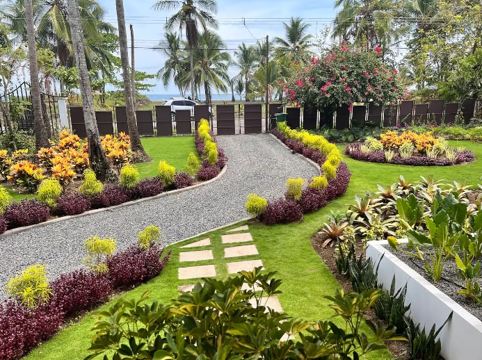 Villa Bougainvillea Beachfront Home