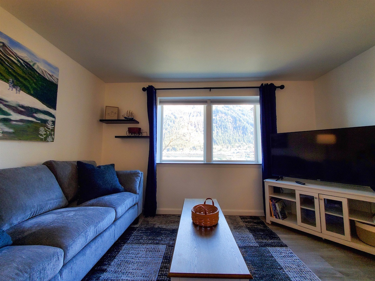 Updated Douglas Apartment, Near Downtown and Skiin