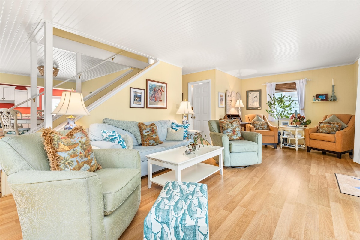 Four Bedroom Home in West Ocean City with a Pool