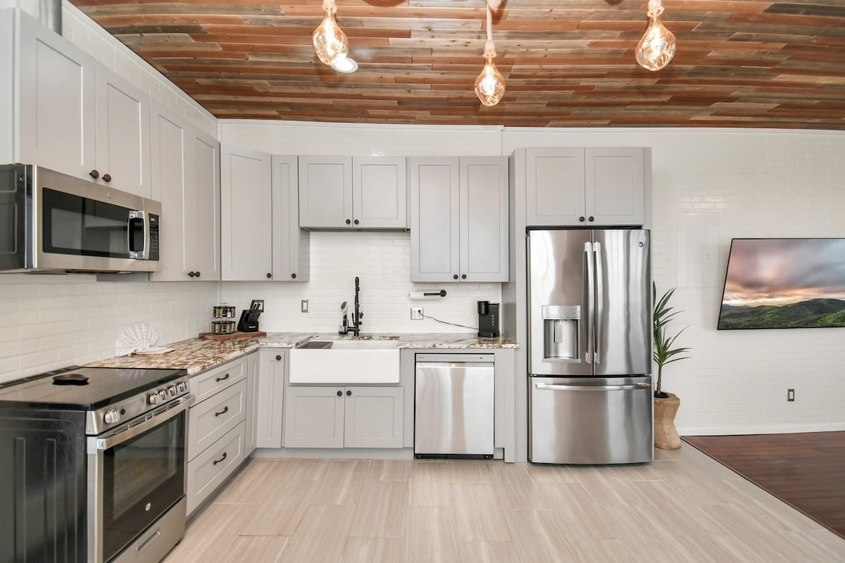 Nautical Loft with Outdoor Kitchen & Beach Access