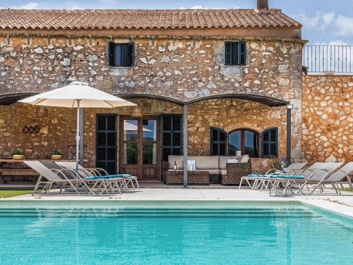Lavish villa with private swimming pool