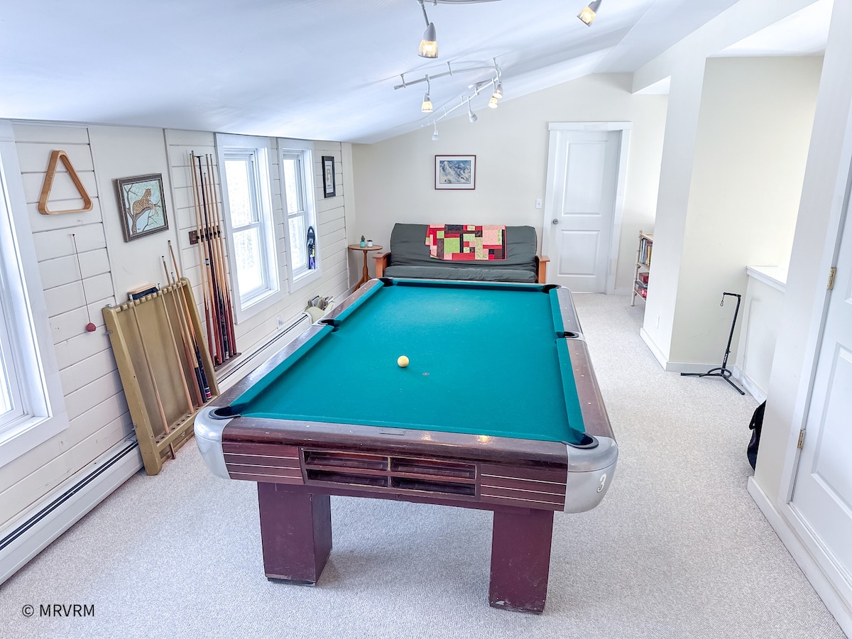 Beautiful Country Home with Hot Tub & Pool Table