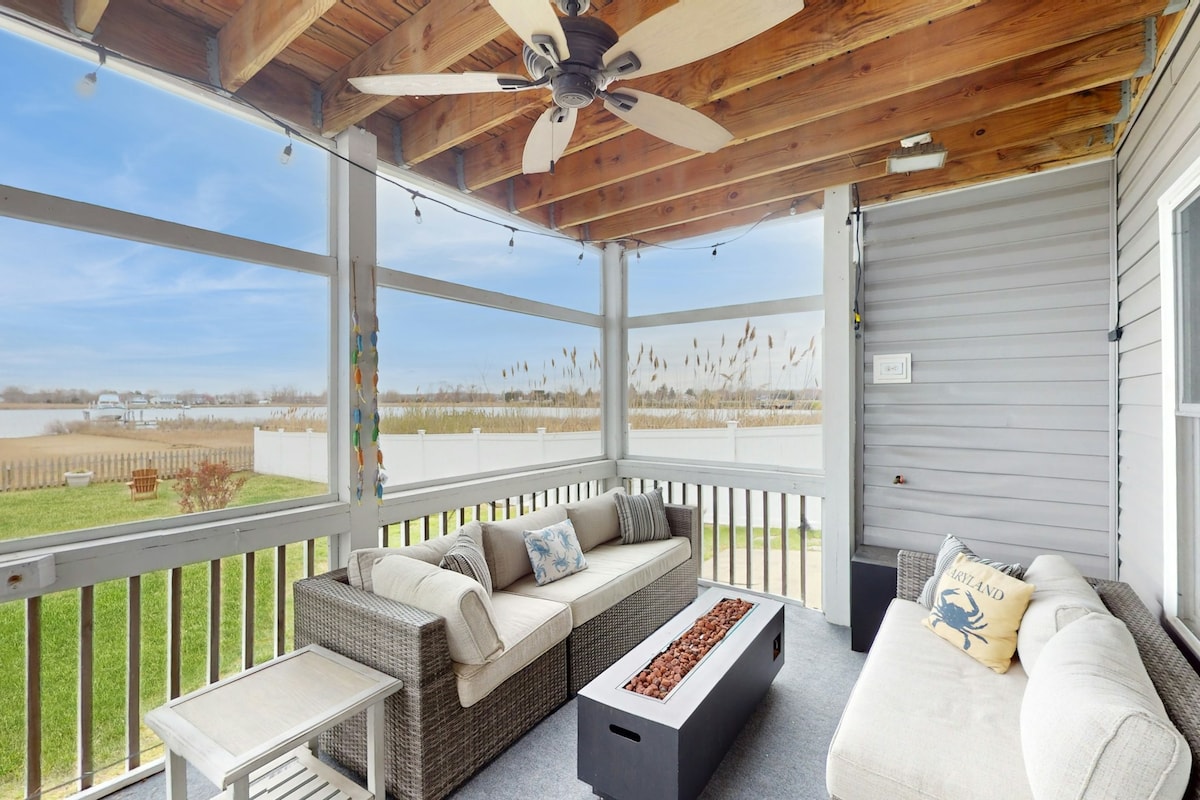 4BR with screened porch, WFH desk, dock & views