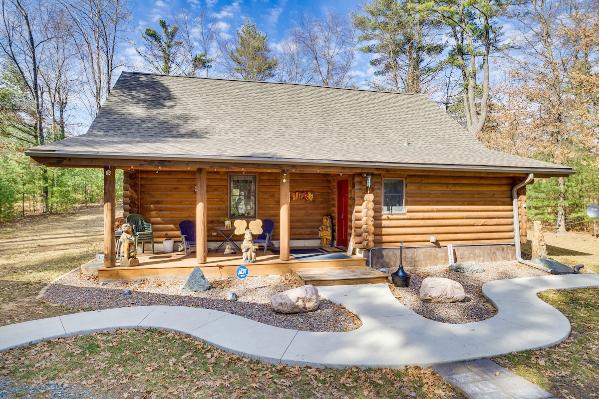 Merrillan Cabin w/ Fire Pit < 1 Mi to Lake Arbutus