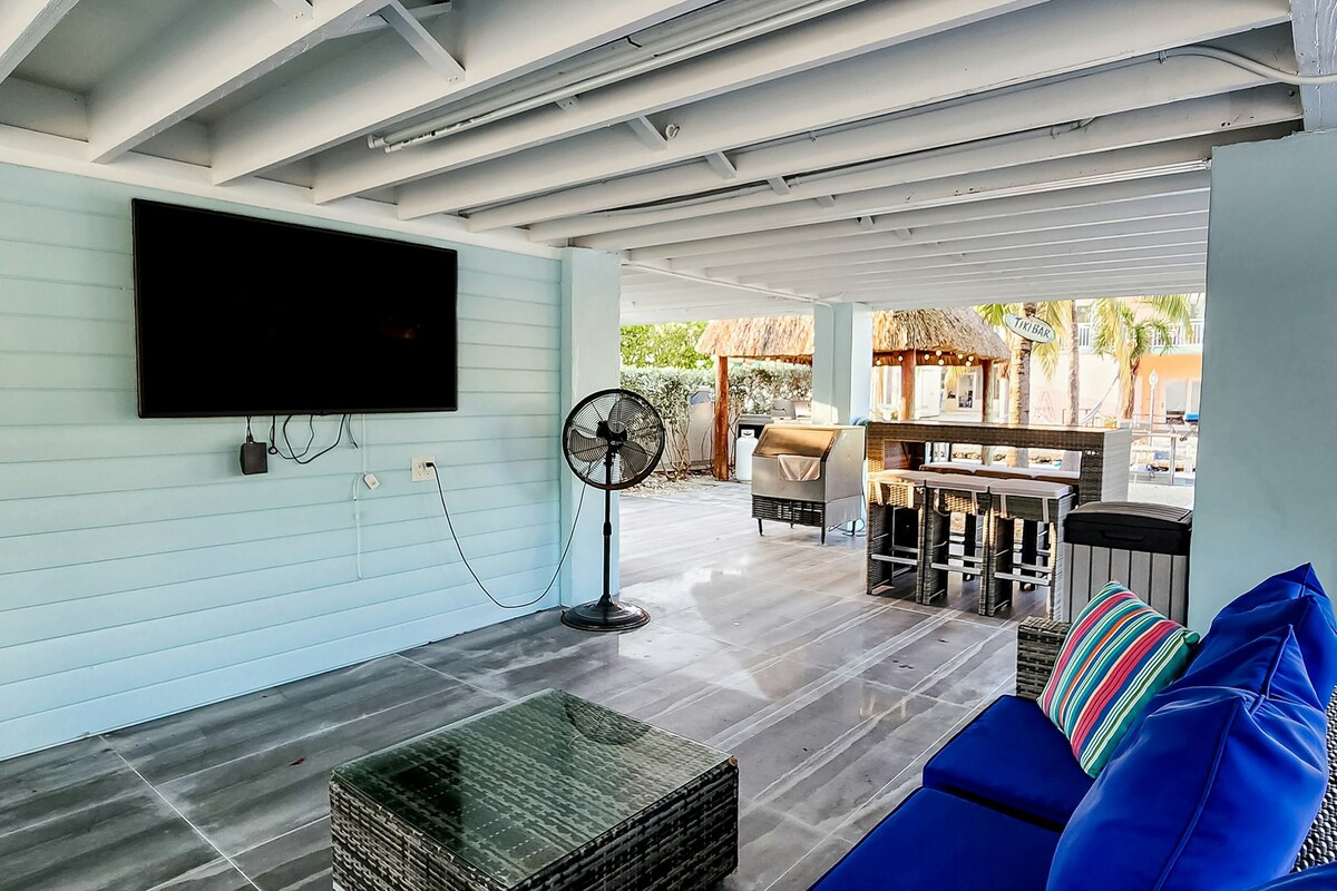 Oceanfront 2BR with private dock & pool