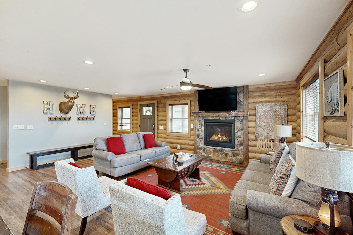 6BR mountain retreat with game room & deck