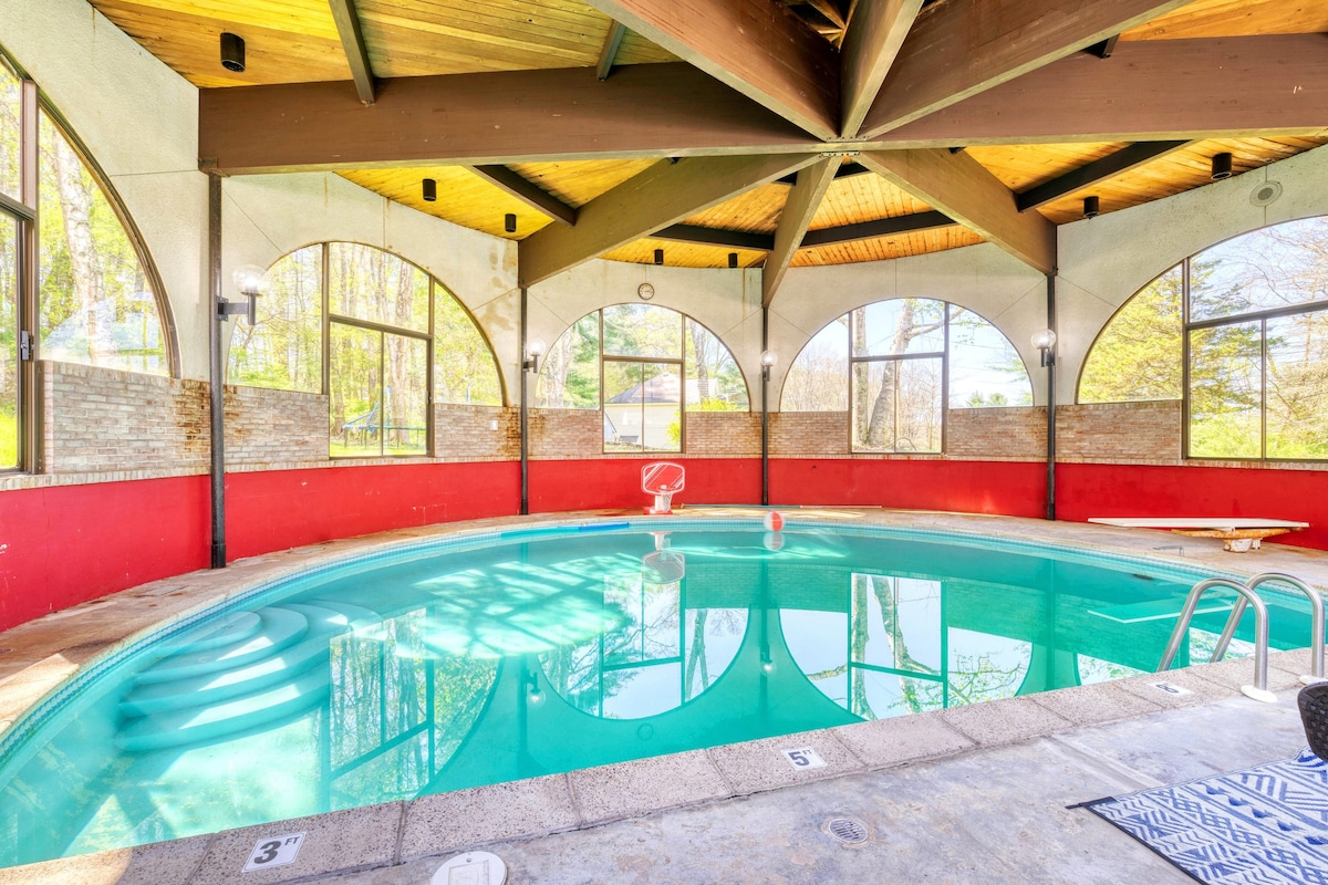Private Heated Indoor Pool | Hot Tub | Pool Table