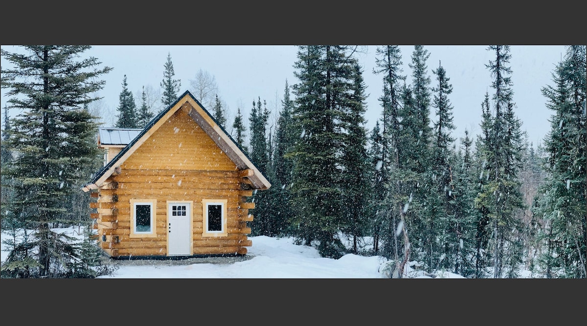 Luxury Log Cabin with Water & Bath