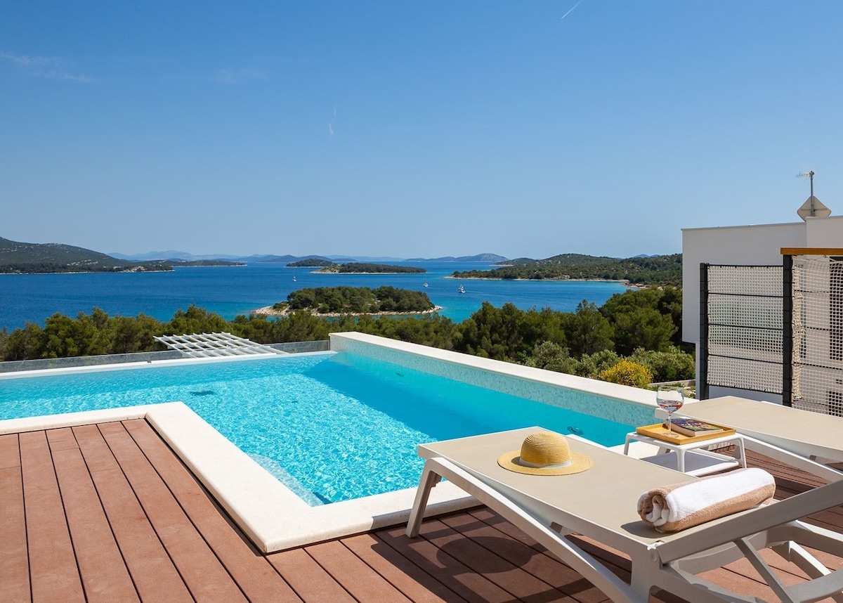 Luxury villa Murter Exotic with pool, gym & sauna
