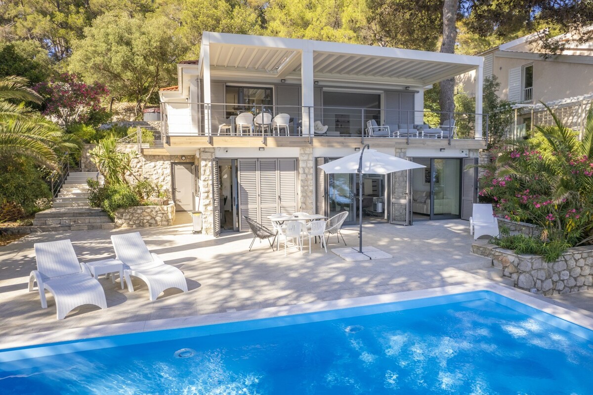 Luxury villa kallithea with heated pool, gym and j