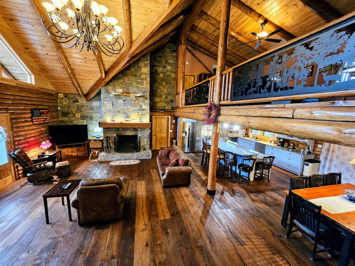 The Bigwood Cabin by AvantStay | Hot Tub + Firepit