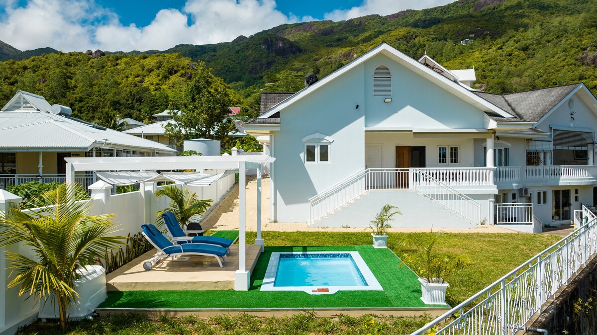 Luxurious 2-Bed Villa in Bel Ombre Mahe Seychelles