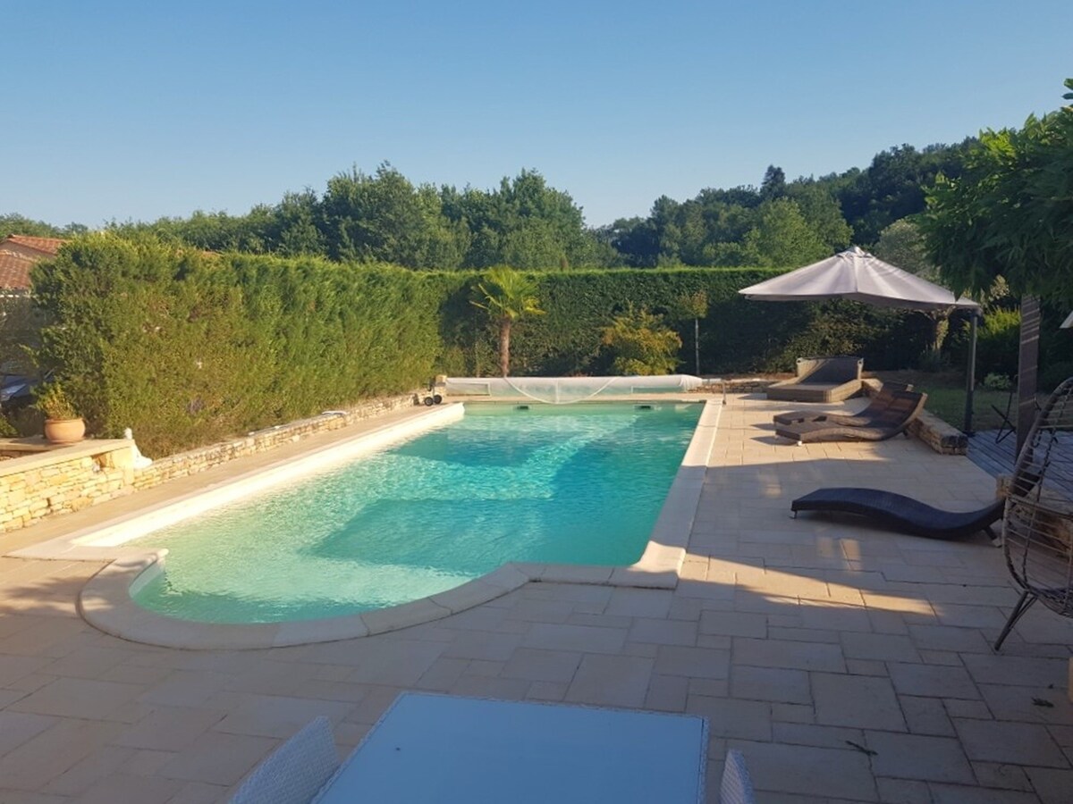 Gite with hottub and swimming pool near Sarlat