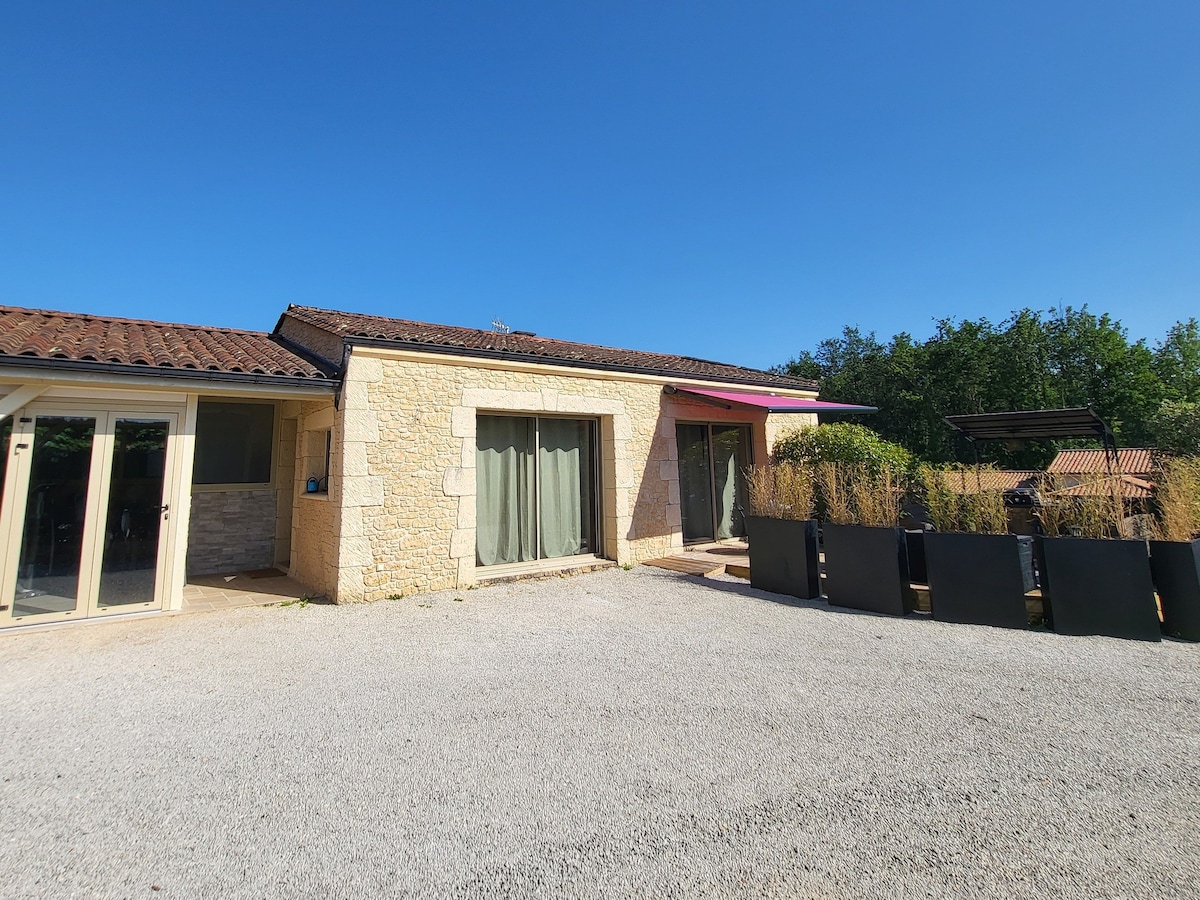 Gite with hottub and swimming pool near Sarlat