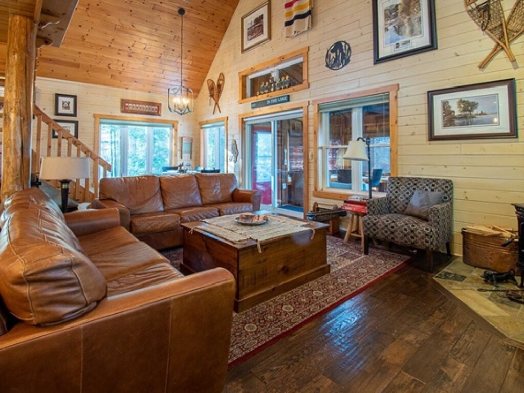 Cottage near Algonquin Park with Hot Tub, Laundry