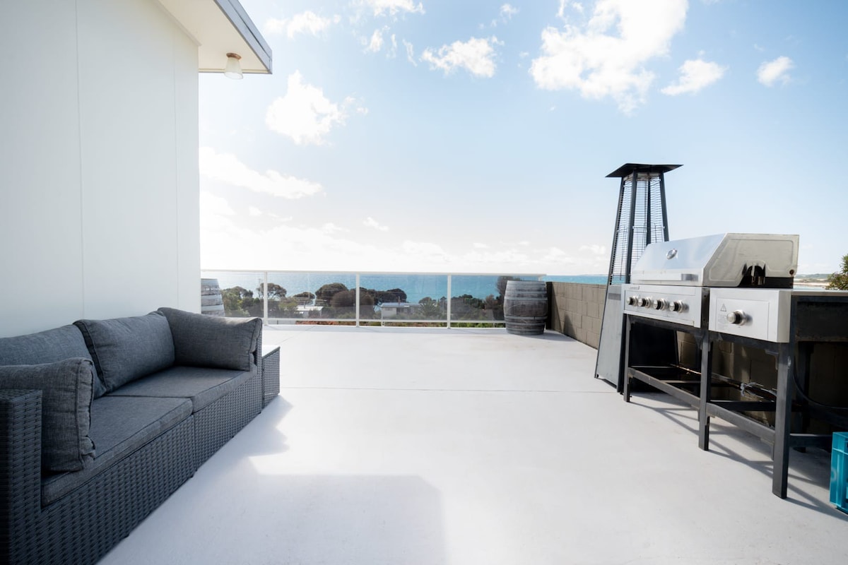 Idyllic Weymouth Retreat with Ocean Views